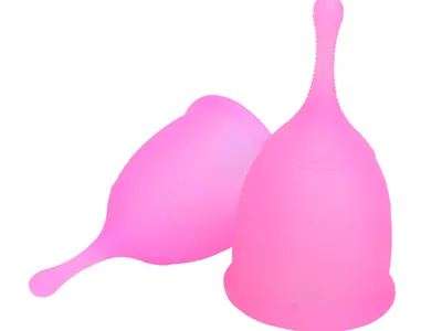 MenstriCup menstruatiecup roze maat L